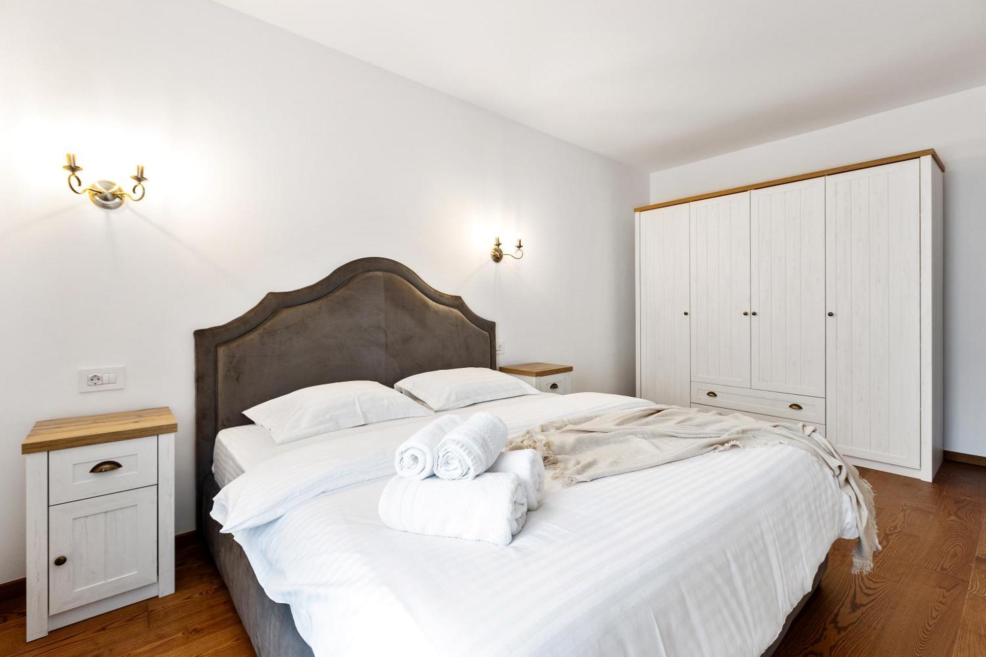 براشوف Peak Aparthotel - Old Town - By Cityhost المظهر الخارجي الصورة